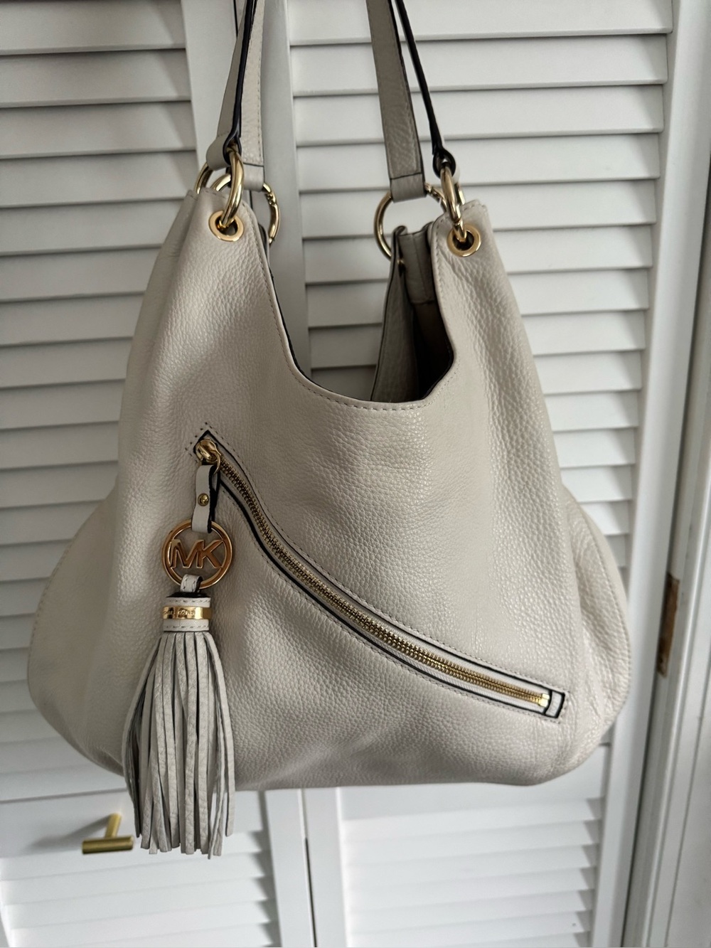 Michael Kors Soft Pebbled Shoulder Hobo in Light Gray